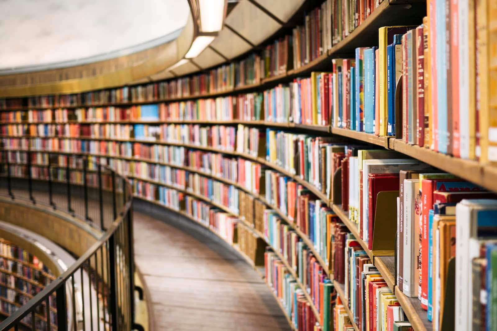 The pros and cons of listening to book summaries